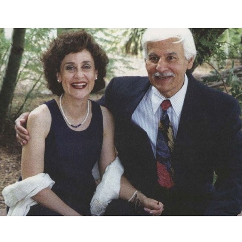 Leticia E. Peña and Dayr Reis